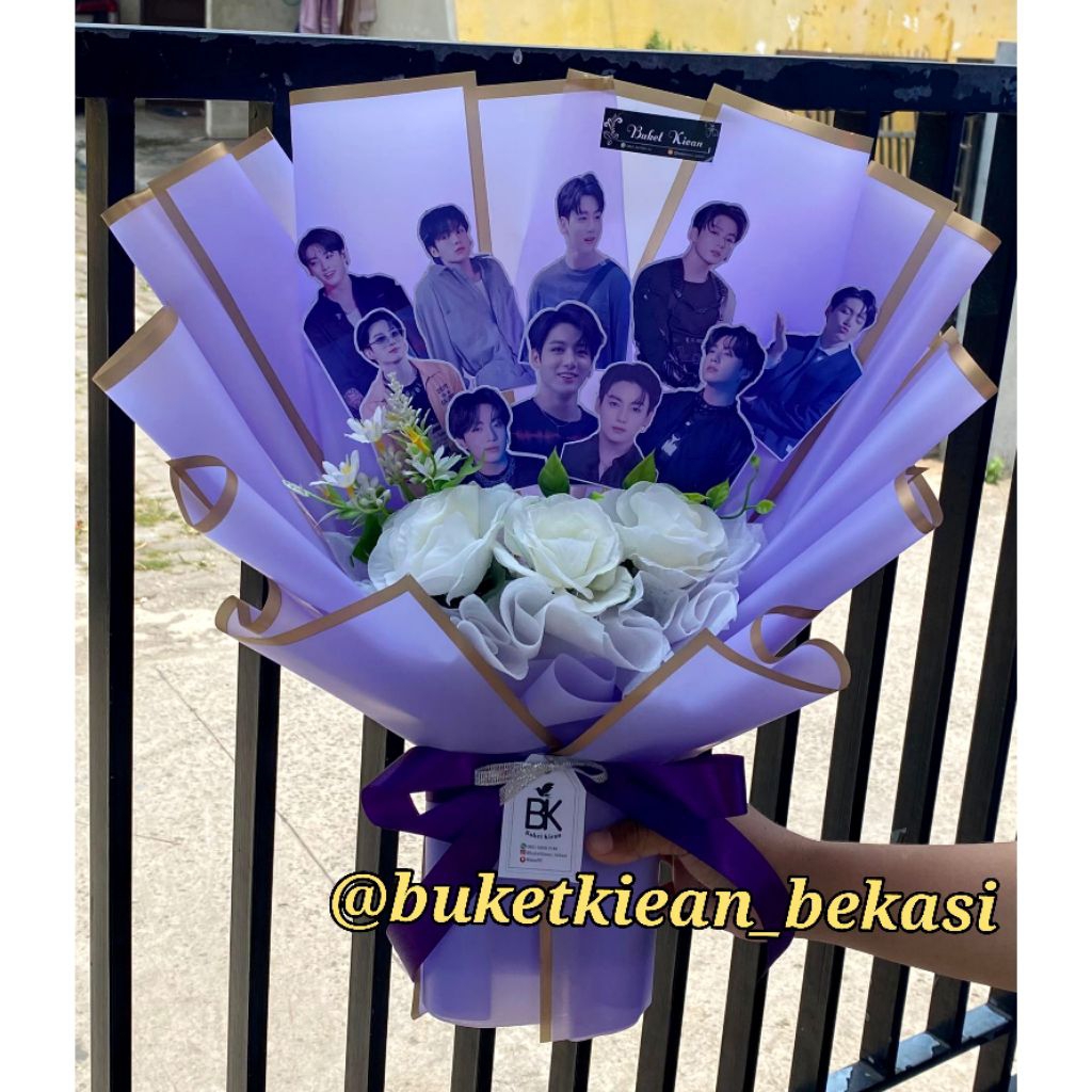 Buket foto polaroid/ buket foto bunga/ buket foto/ buket wisuda / buket bunga / buket ulang tahun/ b