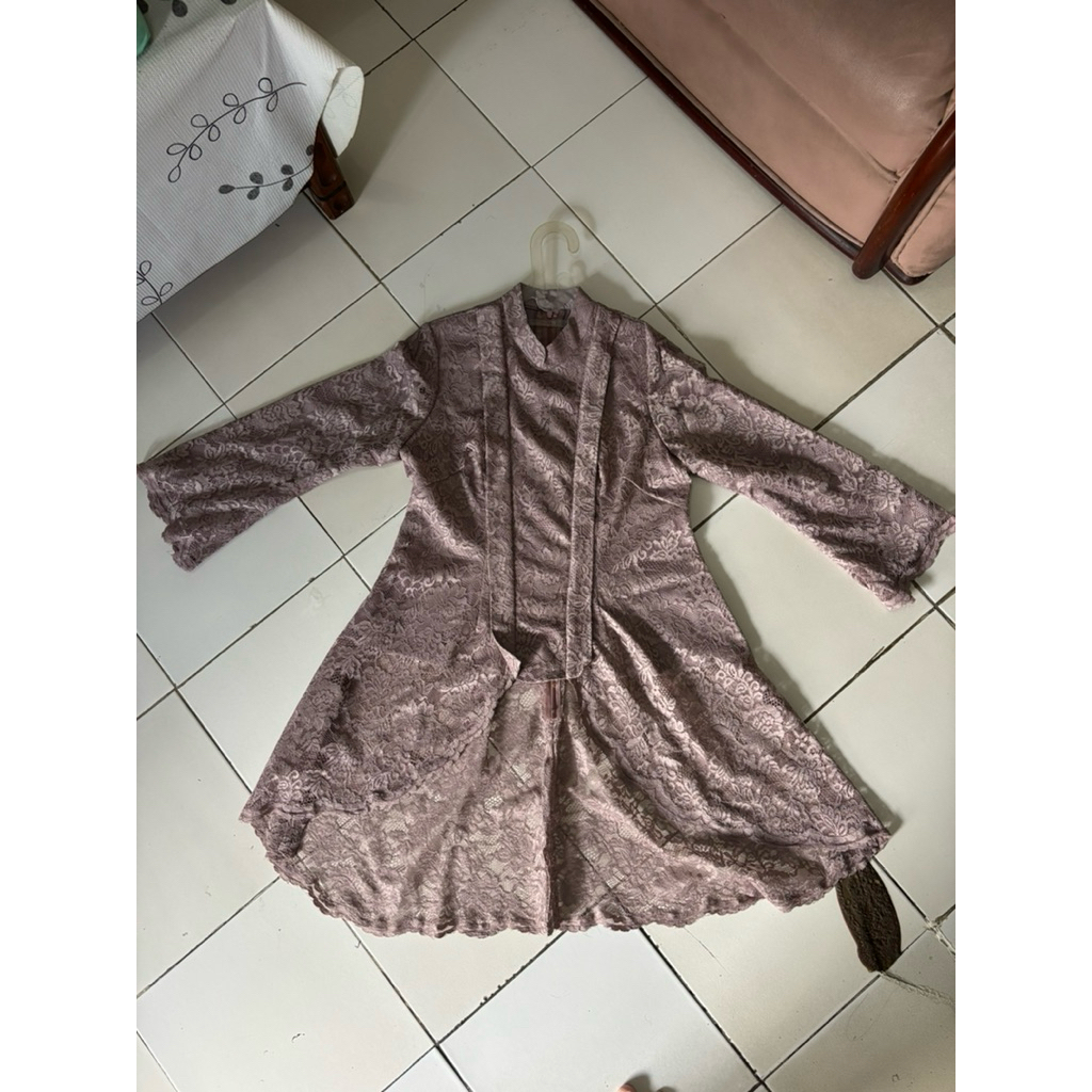 Kebaya modern brukat batik mauve bekas preloved