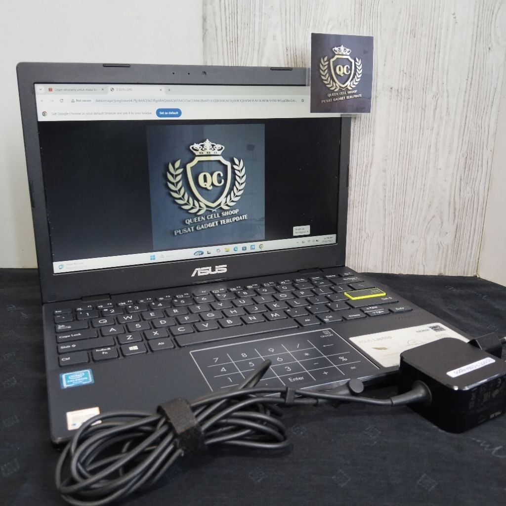 LAPTOP ASUS VIVOBOOK E210MAB-E210MA CELERON N4020 4GB SSD 256GB 12INCH SECOND BERGARANSI