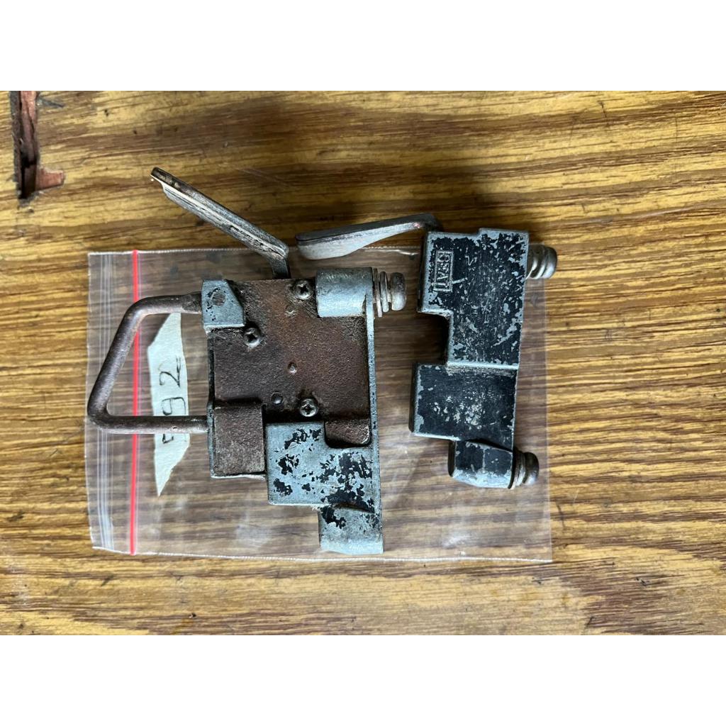 kunci jog sadel seat jok belakang holder helmet Yamaha rxz Rzr Original // 592