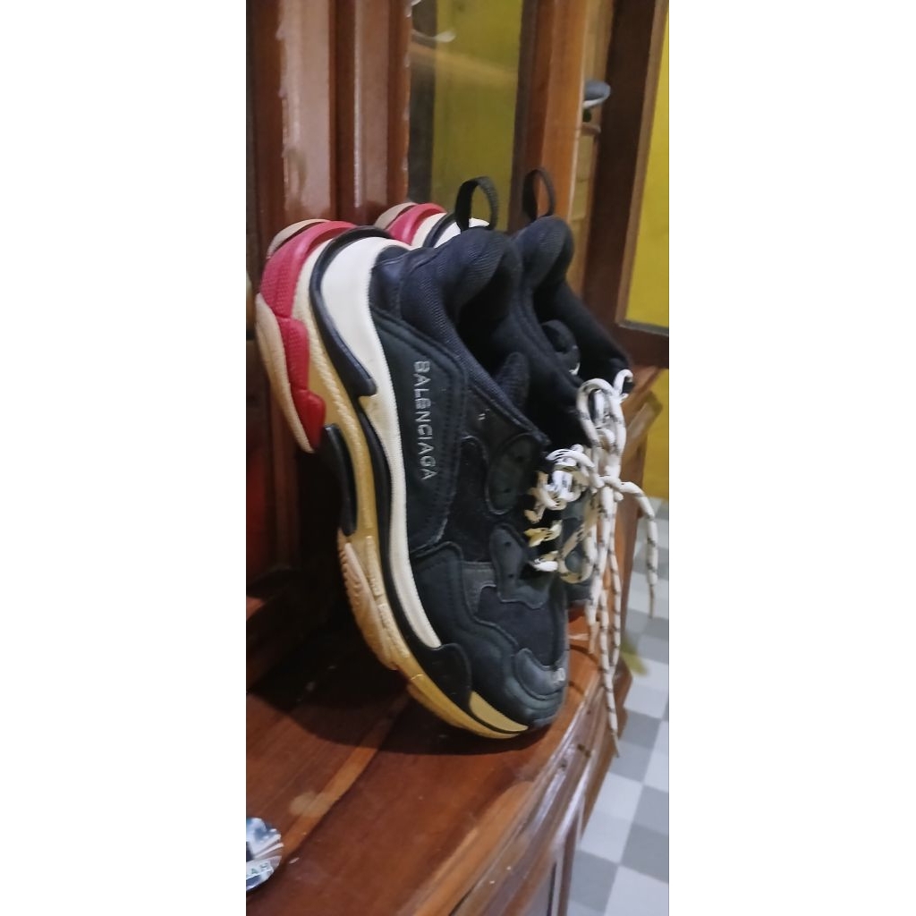 sepatu balanciaga asli