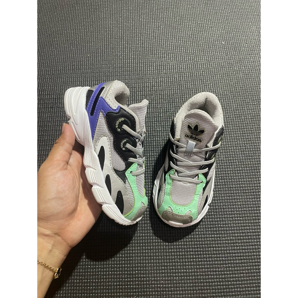 Sepatu Adidas Astir size 25,5 insole 15cm