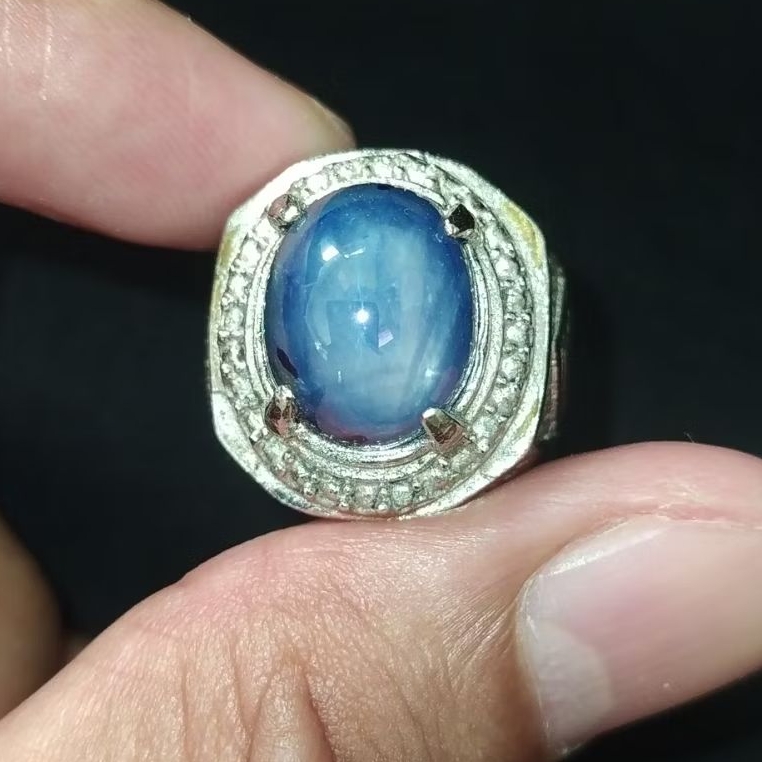 Natural blue sapphire // blue sapphire Afrika // safir biru Tanzania // serat pusar bumi // biru kal