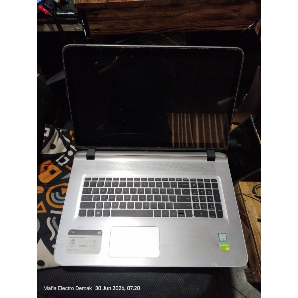 Laptop Hp envy M7 i7 gen6 ada minus