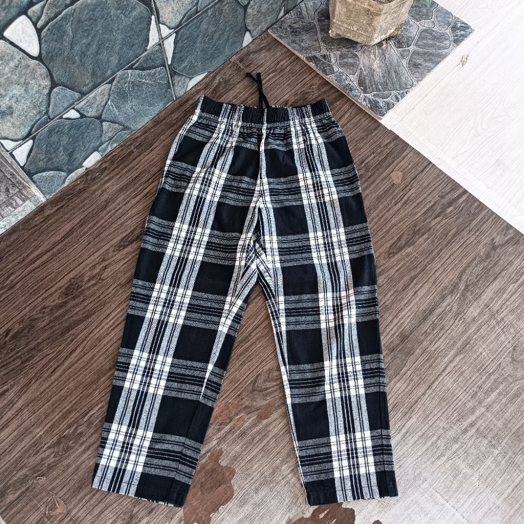relax pants gu uniqlo tartan muluss ( sz 27 perhatikan pxl)