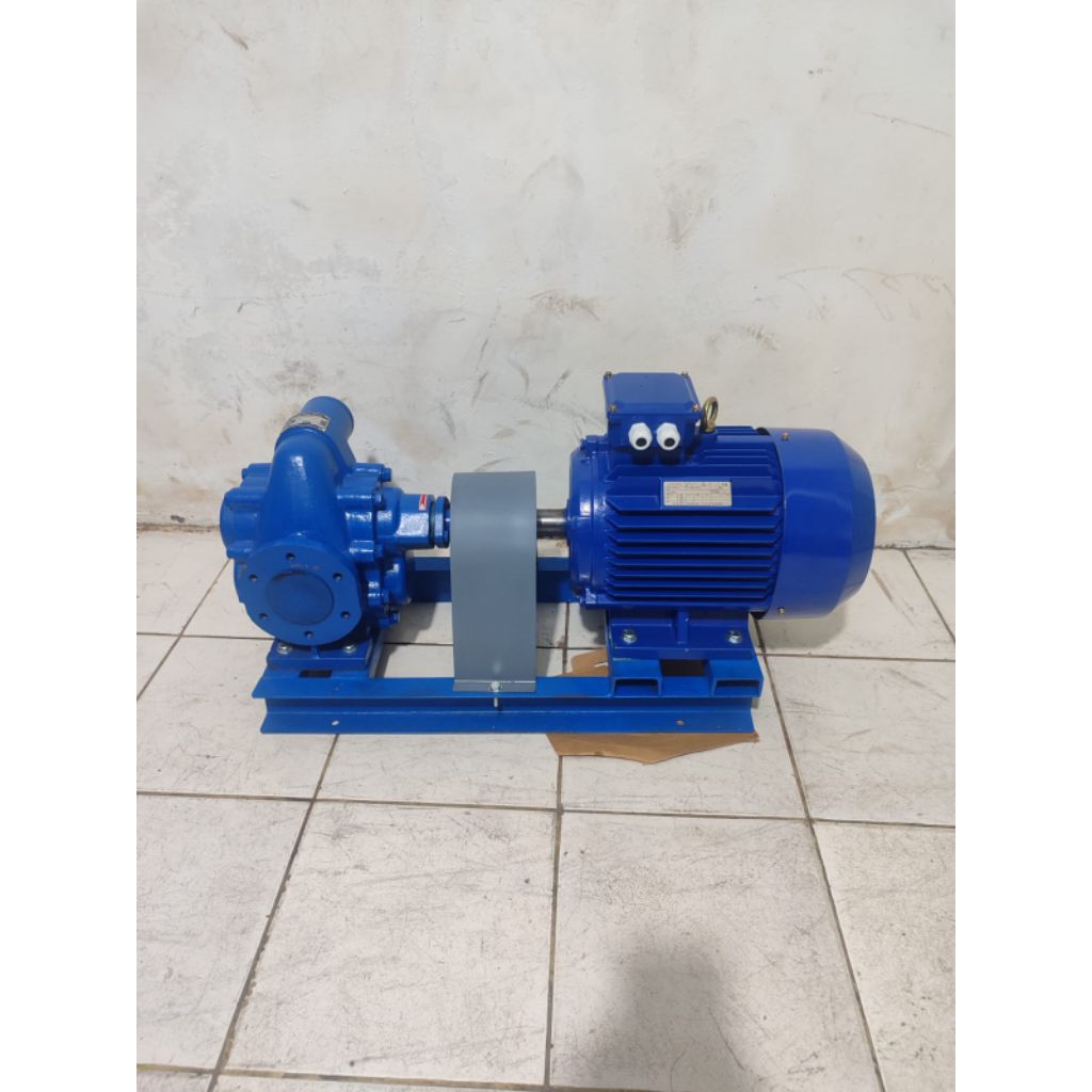 GEAR PUMP KCB 200LPM YUEMA MOTOR 4KW 5.5HP 4POLE 3PHASE 380v