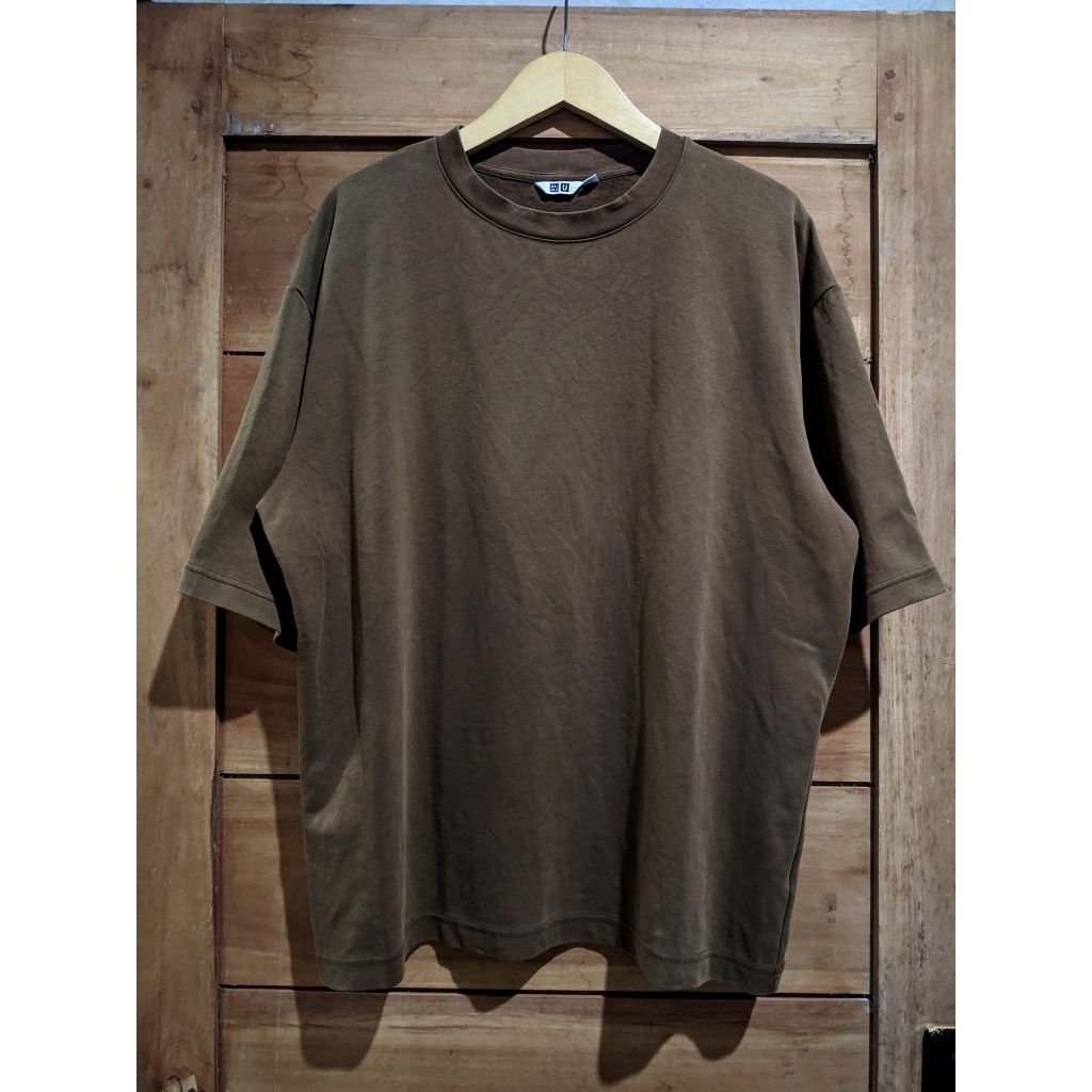 Kaos Uniqlo Airsm Coklat