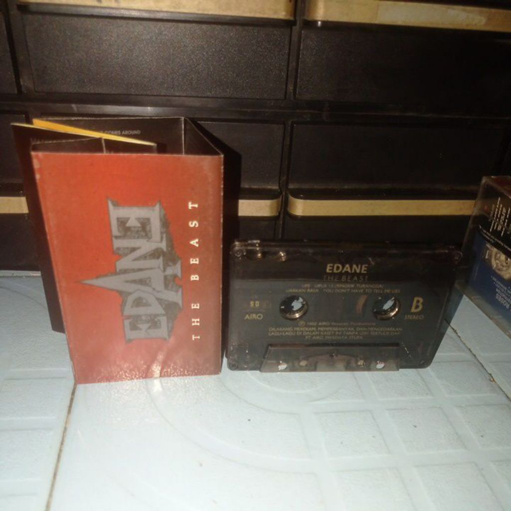 Kaset Pita EDANE - The Beast