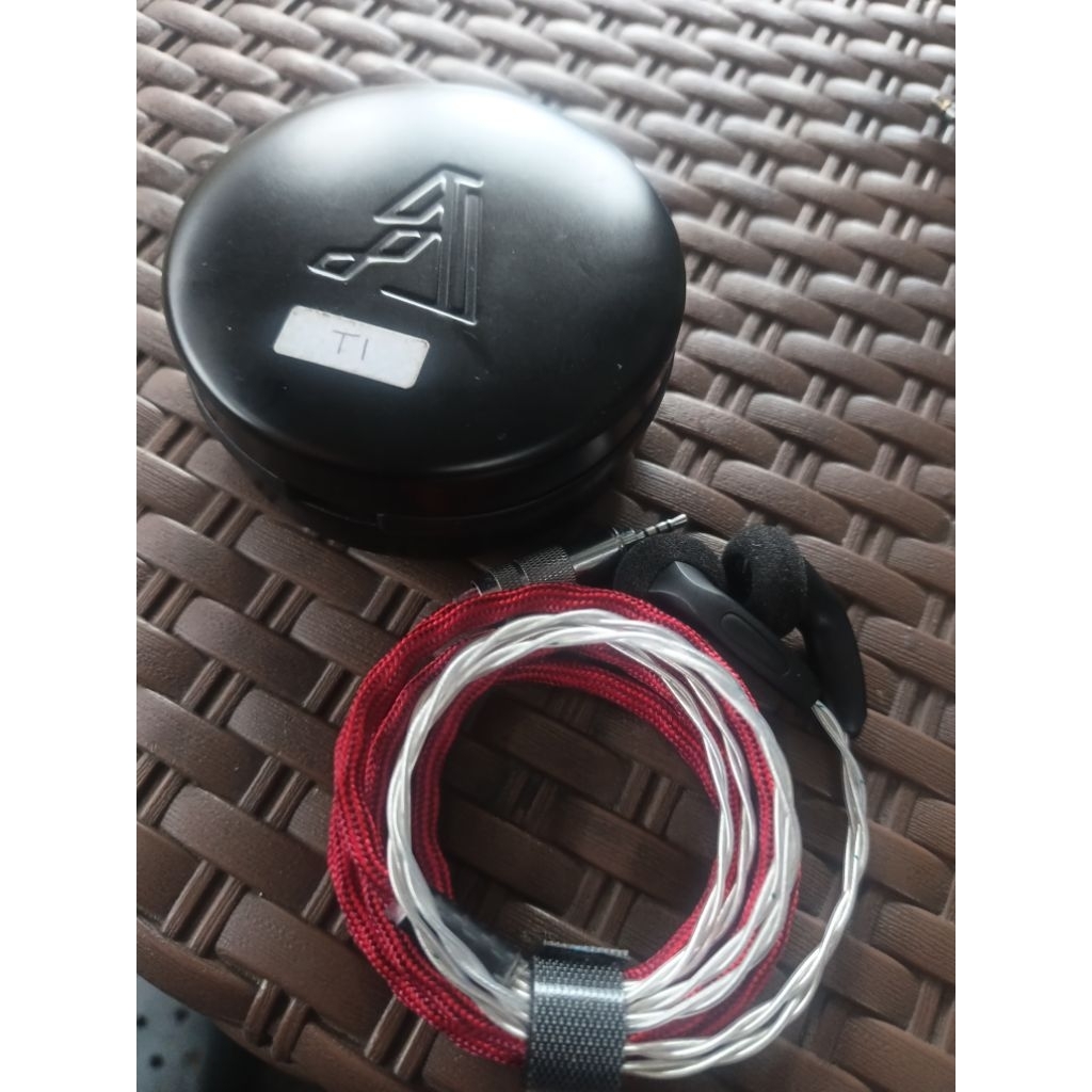 Abnormal T1 Earbud Jack 2.5mm