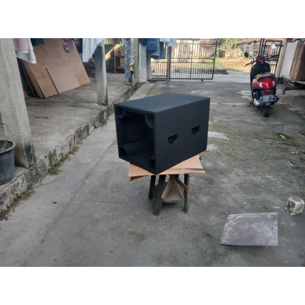 Box speaker 12 inch model planar
