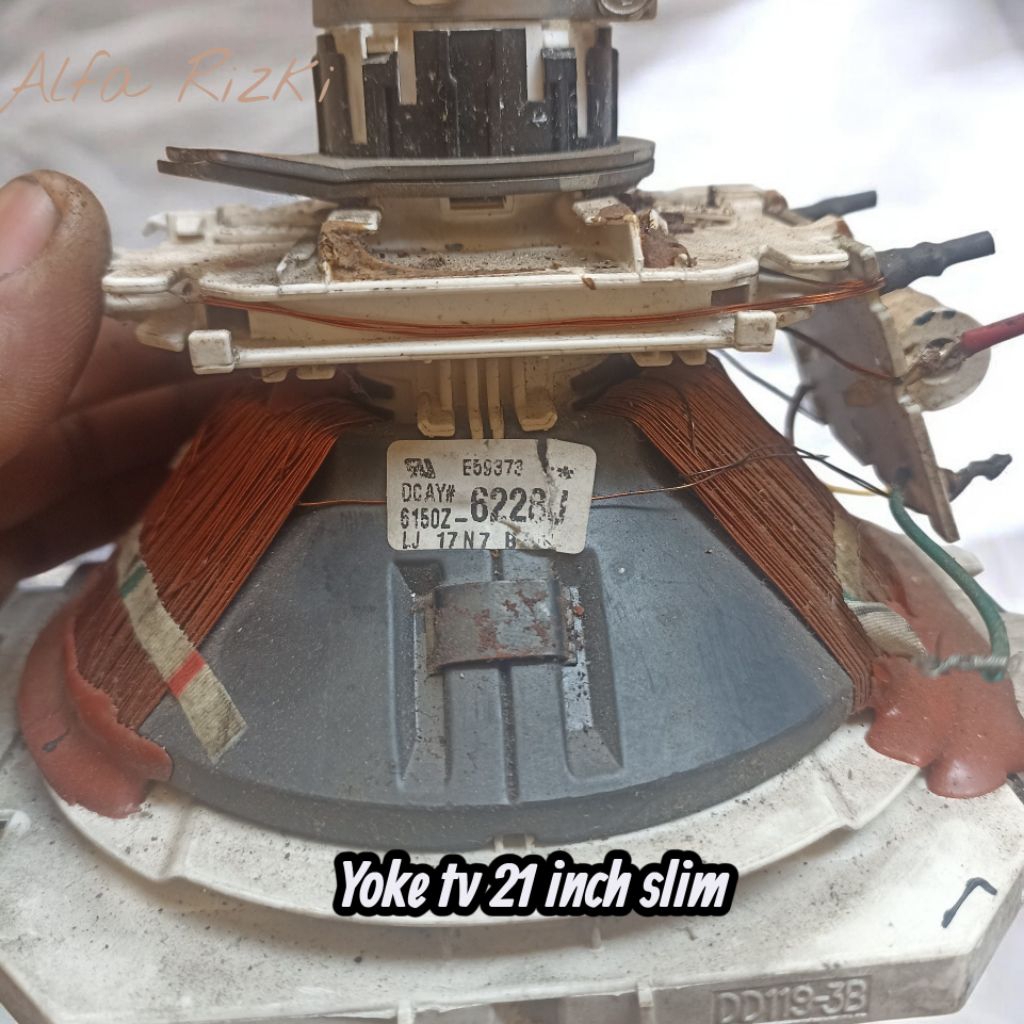 yoke6228j tv tabung Polytron slim
