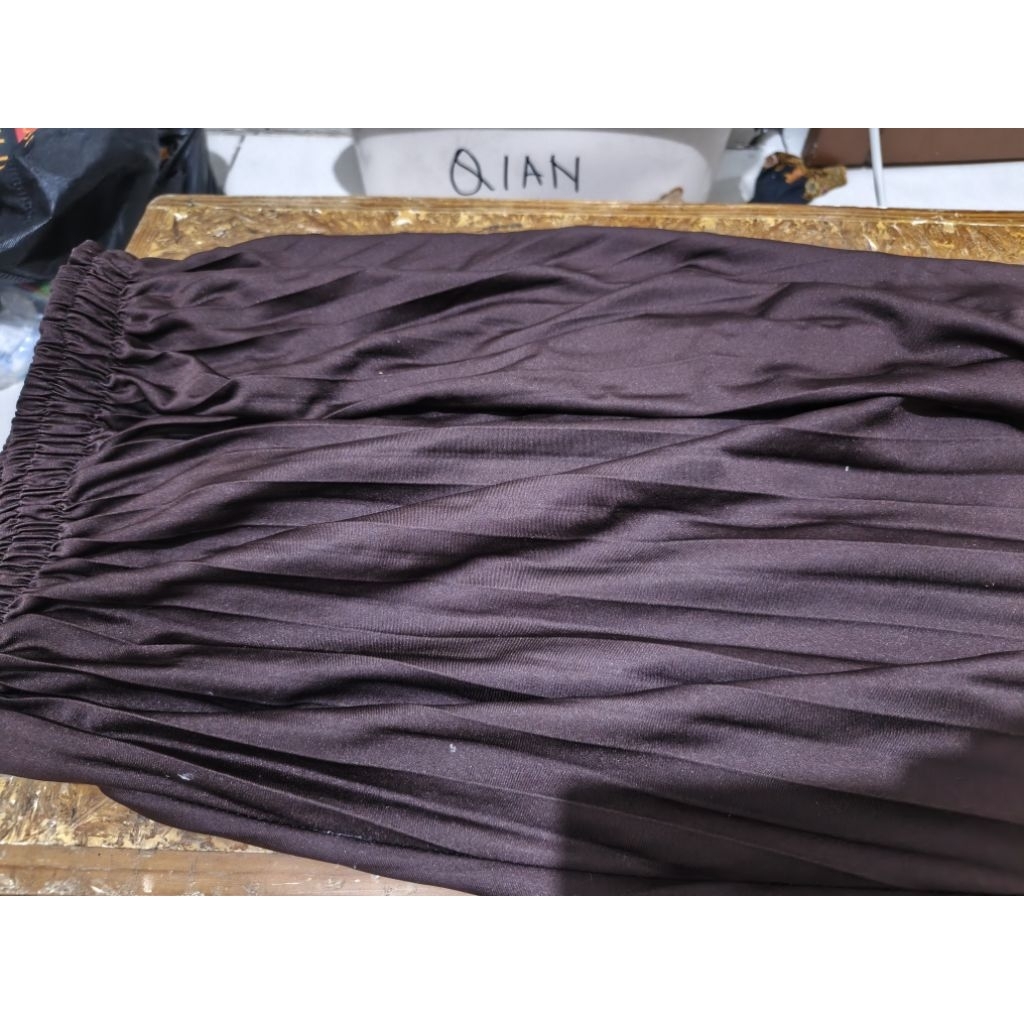 Rok plisket bekas pakai pribadi warna coklat mahogany atau coklat pramuka