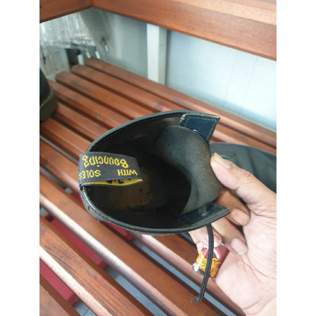 sepatu dr martin original