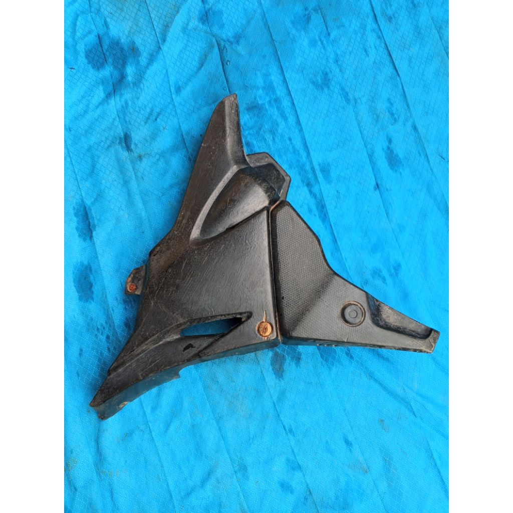 cover tutup aki Honda Verza 150 sebelah kanan Original / tutup aki Verza Original copotan