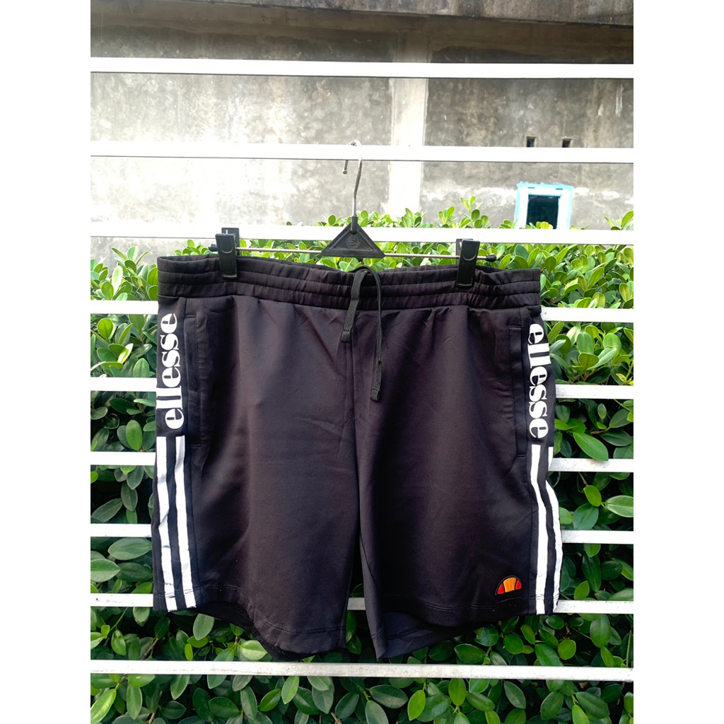 celana pendek ELLESE size 32-35