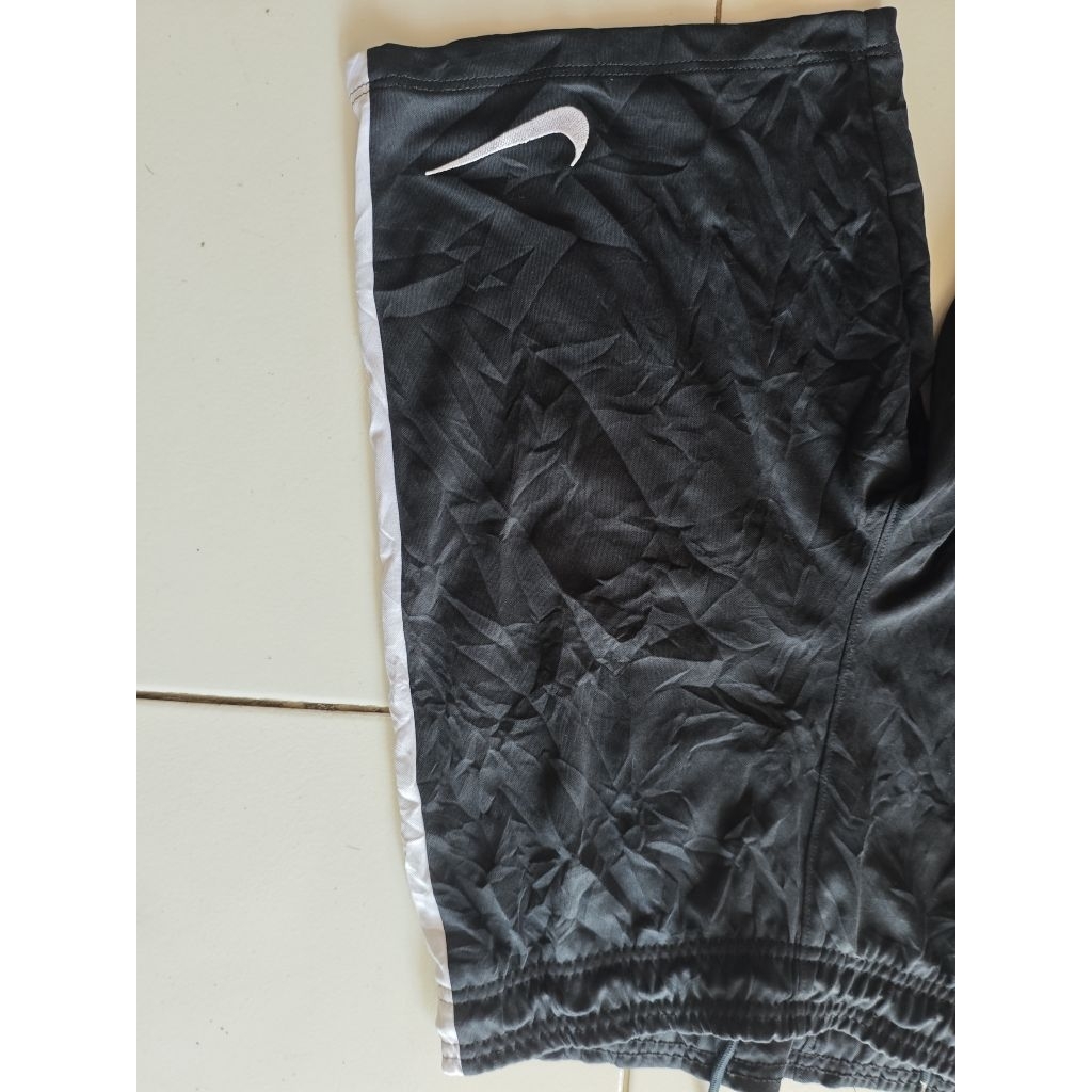 celana pendek Nike second preloved