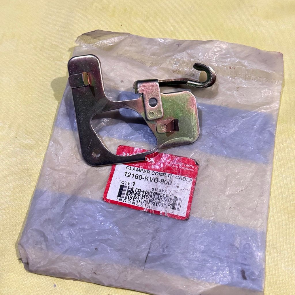 dudukan clam klem kabel gas honda Vario 110 karbu original AHM 12160-KVB-900