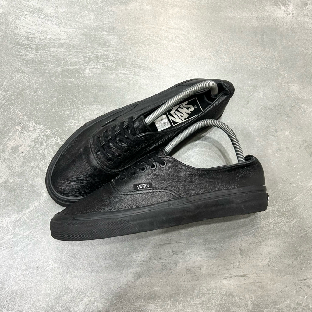 Vans Authentic Leather Triple Black