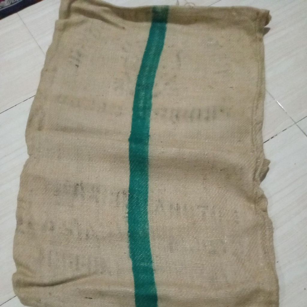 karung goni bekas / karung goni preloved (cocok untuk lomba balap karung)