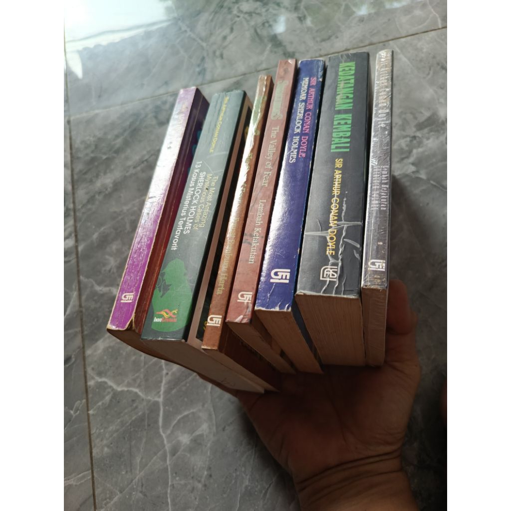 Novel Poket bahasa indonesia karya Sherlock Holmes-Di GB2 kode C3