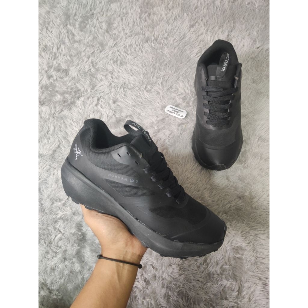 Arcteryx Norvan LD 3 Black sz 40