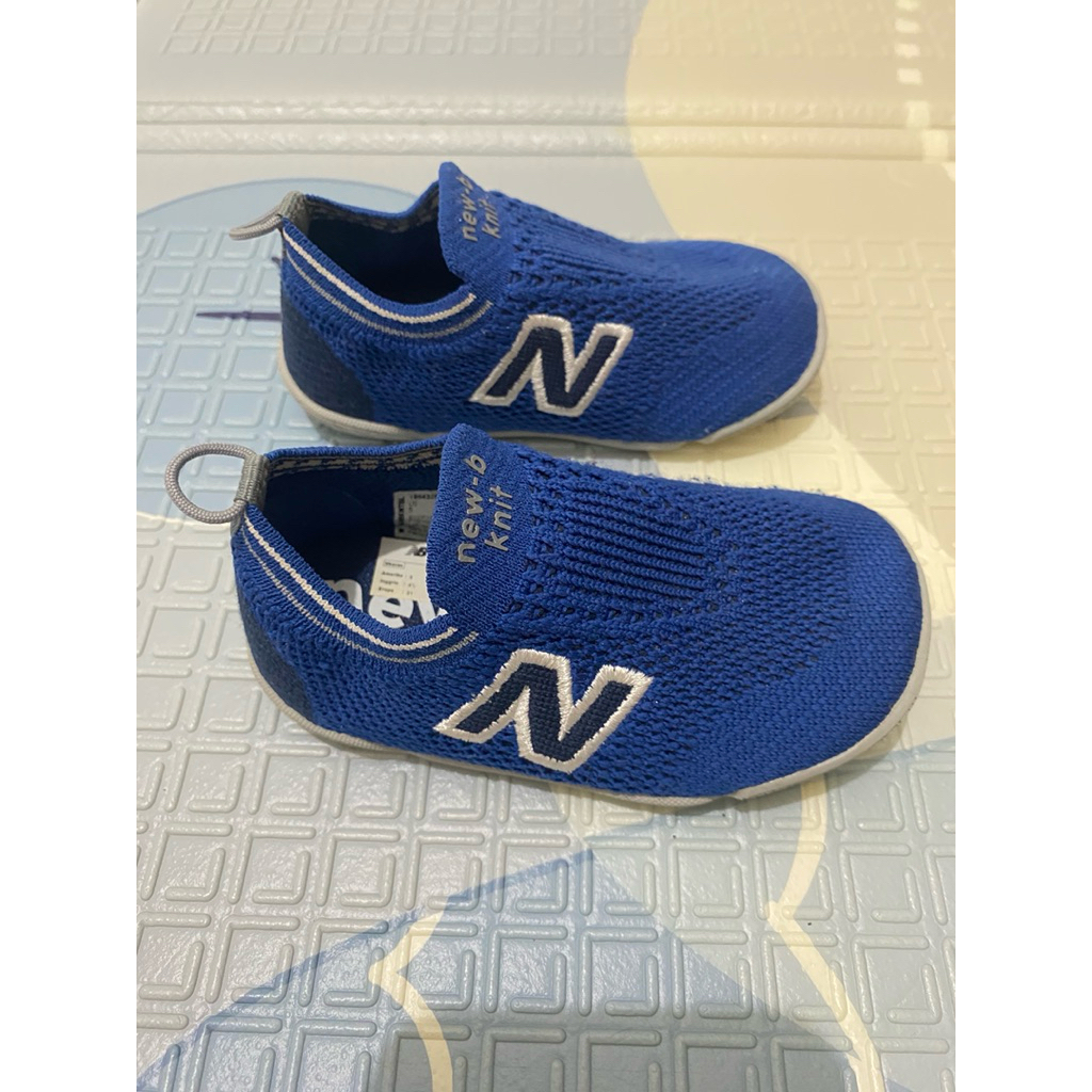 NEW BALANCE SEPATU ANAK ORI 100% LIKE NEW