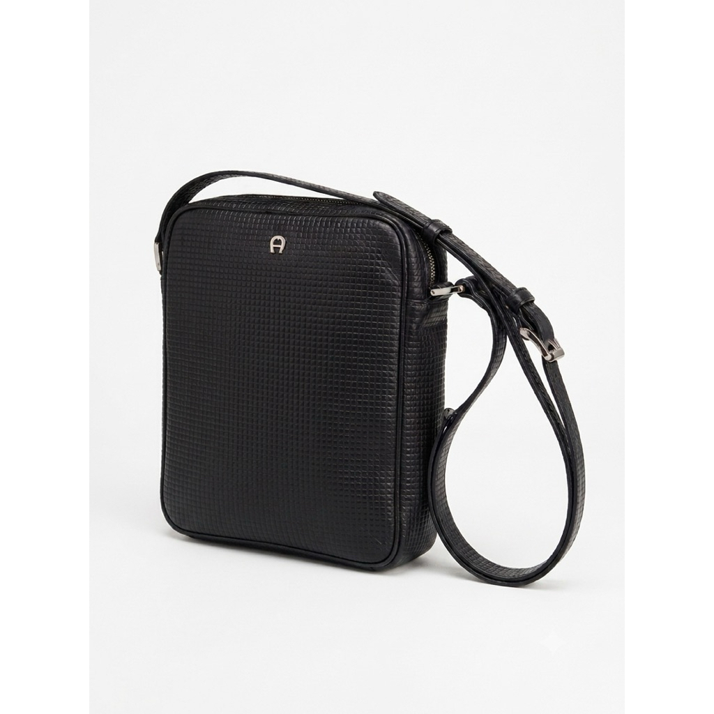 Aigner leather sling bag pria