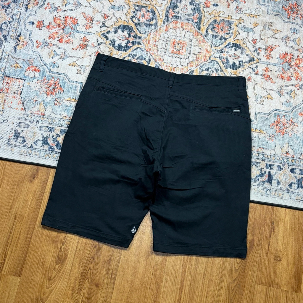 CELANA PENDEK VOLCOM
