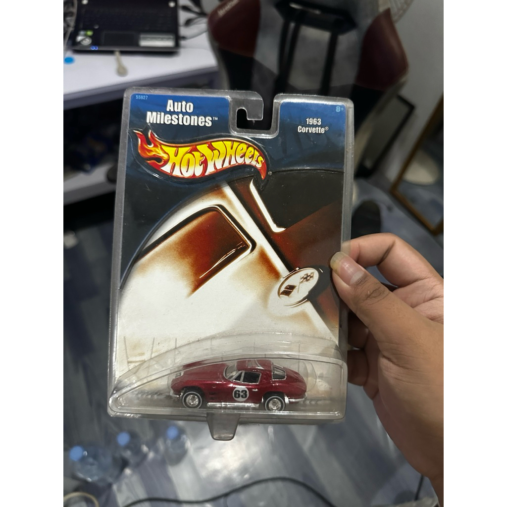 Hotwheels auto milestone corvette