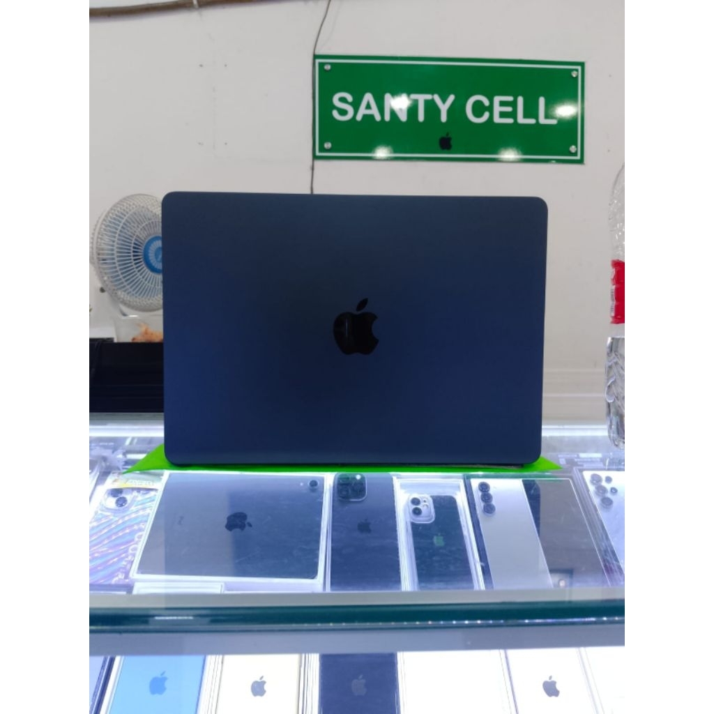 Macbook AIR M2 ram 8GB SSD 256GB ex garansi resmi iBOX