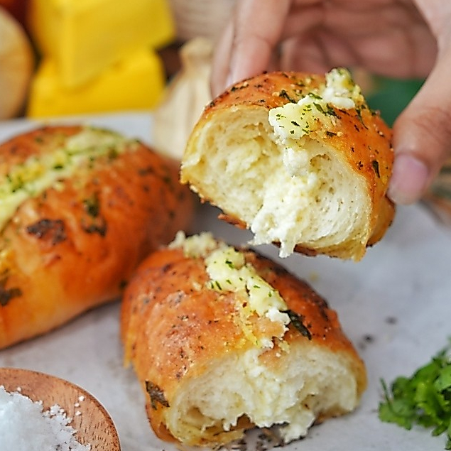 Salt Bread Garlic Cheese by Orilla Bakery - Menggunakan Wijsman Butter