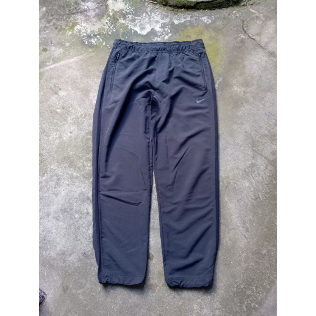 celana outdoor Nike