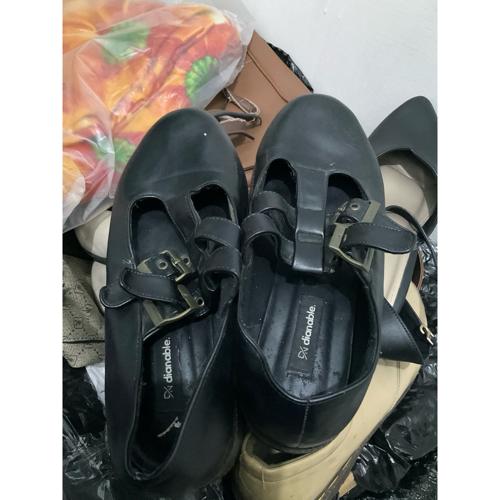 dianable sepatu