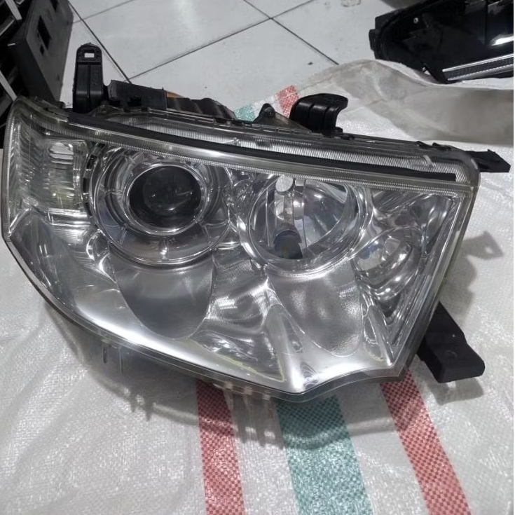 Headlamp lampu depan pajero dakar mitsubitshi Pajero Dakar 2009 2010 2011 2012 original