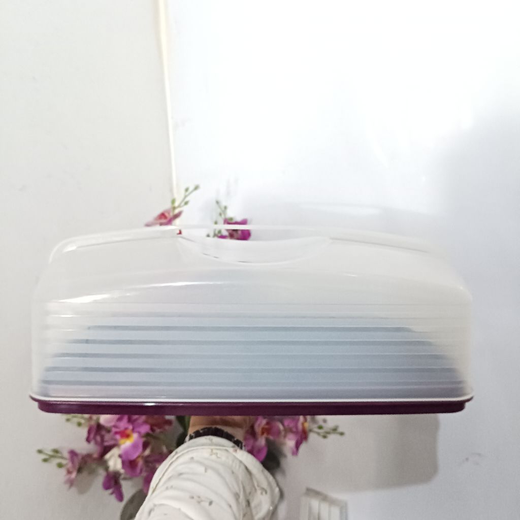 Cake Taker Rectangular Tupperware - Bening Ungu
