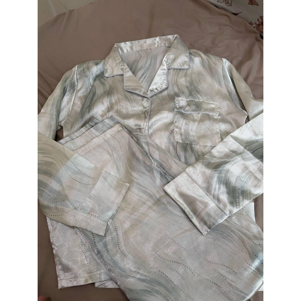 Preloved Piyama Bahan Satin Lembut