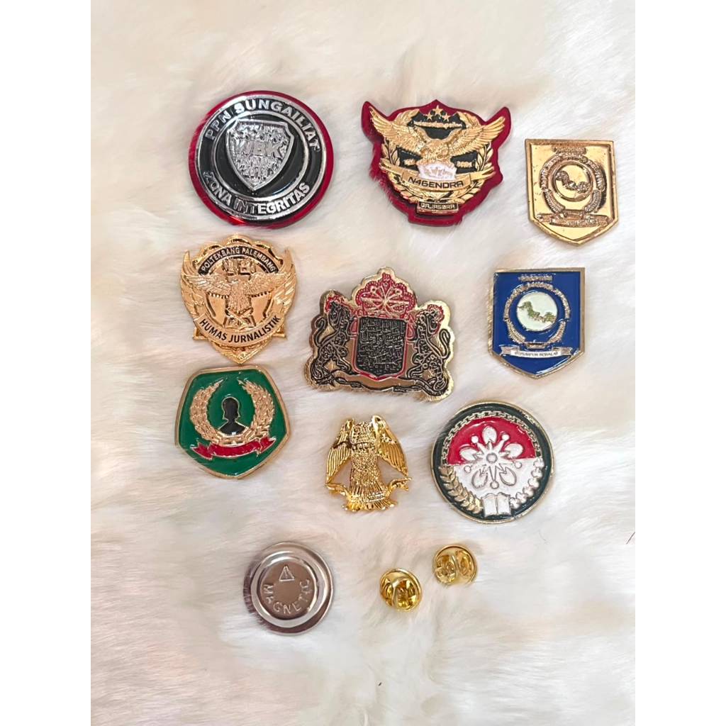 Custom Pin Cor / Custom Lencana Logam / Custom Pin Logam / Custom Lencana Cor