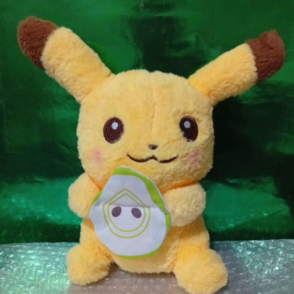 boneka pl pikachu.