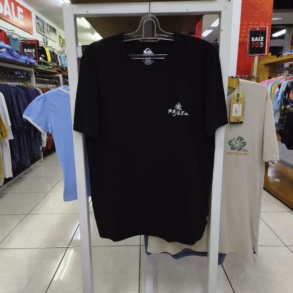 kaos Quiksilver rangda hitam