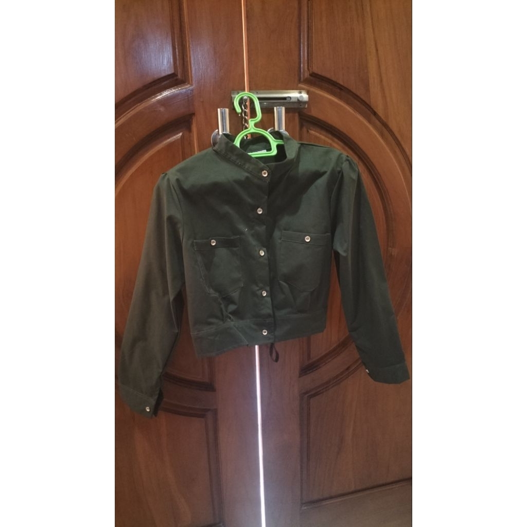 Blazer hijau lengan puff balon