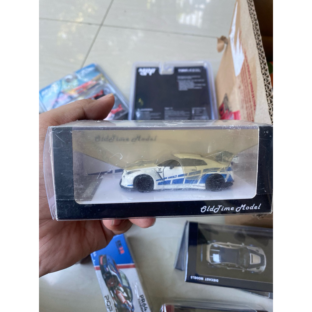 Old time model 1/64 R35 dengan brian livery