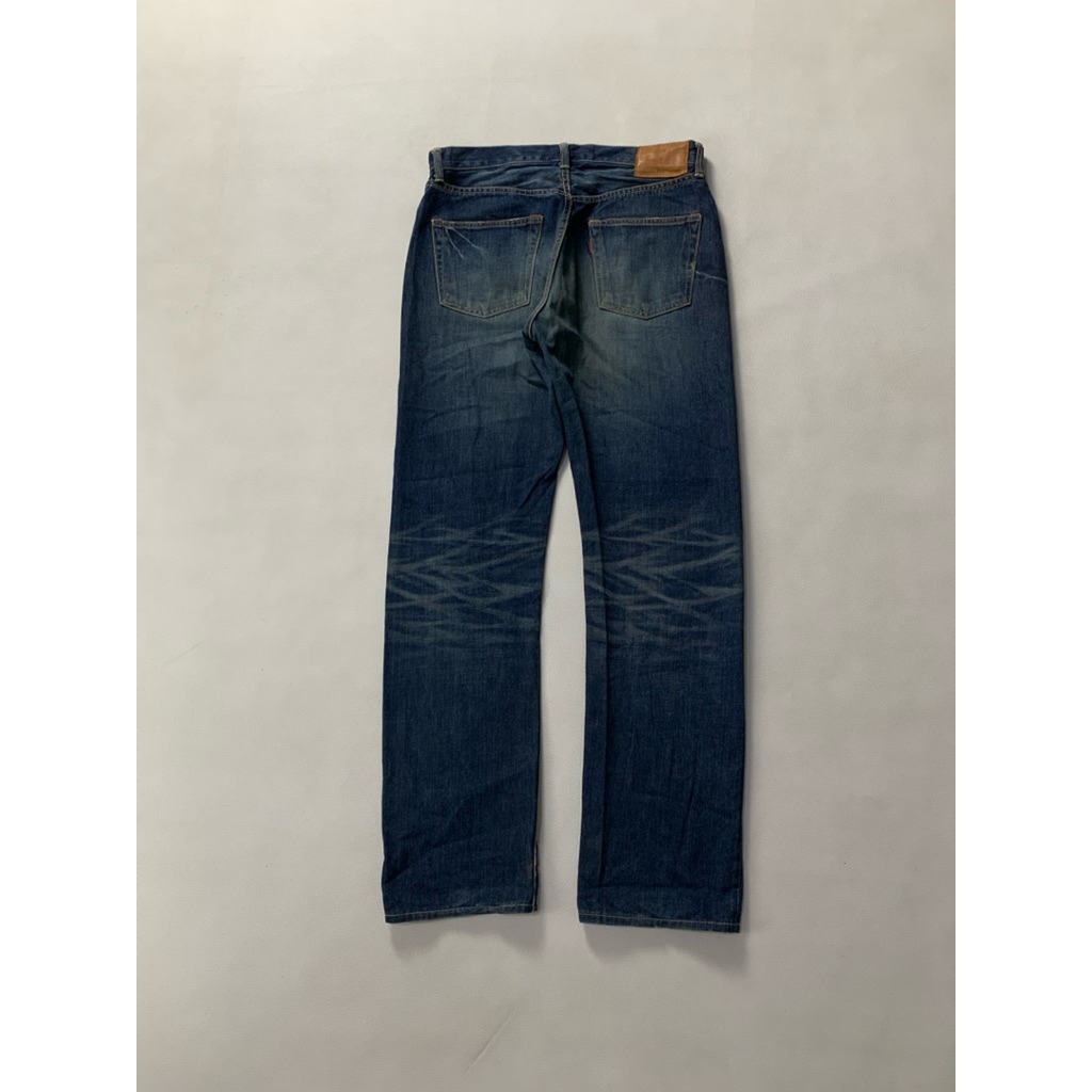 NV-349 Fob factory selvedge jeans   Size 32 Lebar pinggang 84cm Panjang 109cm Paha 60cm Open leg 20c