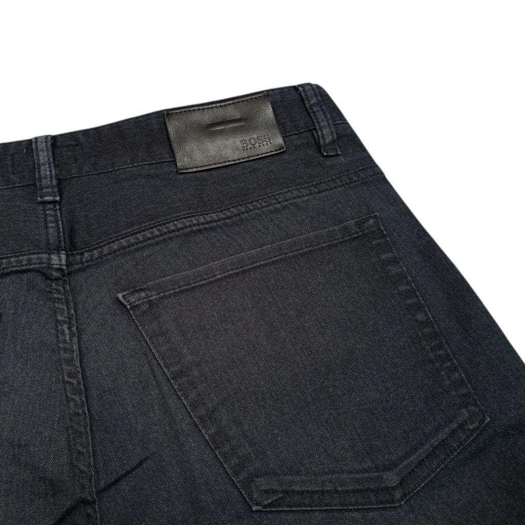 HUGO BOSS CELANA JEANS SIZE 32