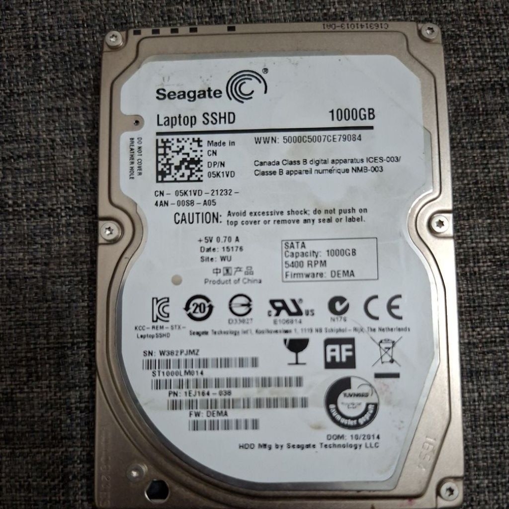 Seagate Laptop SSHD 1000GB 5400 RPM Hitam Perak