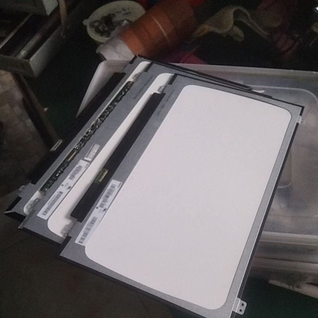 lcd led laptop rusak pecah