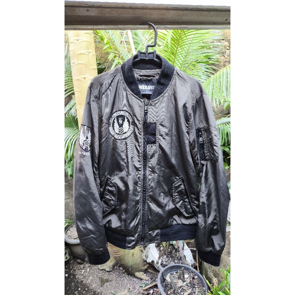 Jaket Bomber Buckaroo Hijau size S-M LD 100 Panjang 60