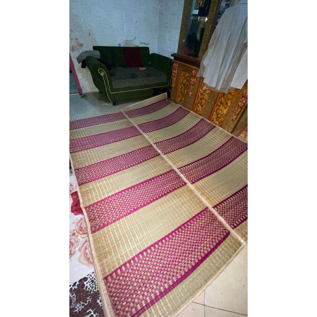 Tikar Anyaman Pandan Motif Ungu - Tikar Rumah Serbagun