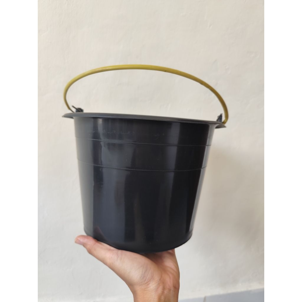 Ember Anak/ Timba Kecil