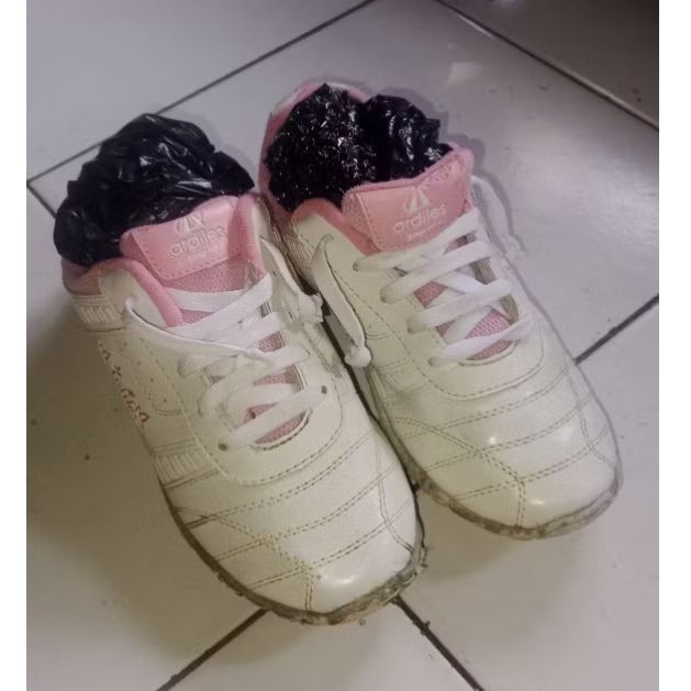 Sepatu size 38 {SECOND}