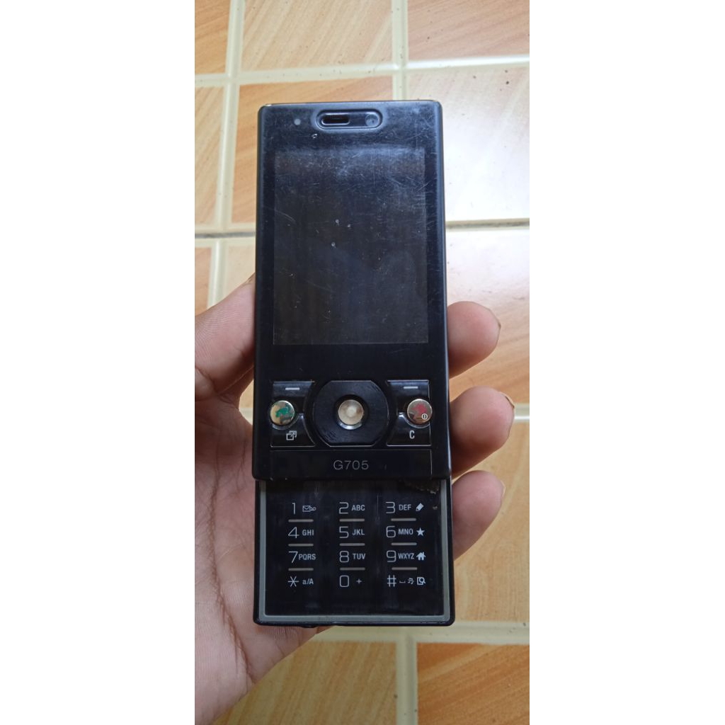Sony Ericsson G705